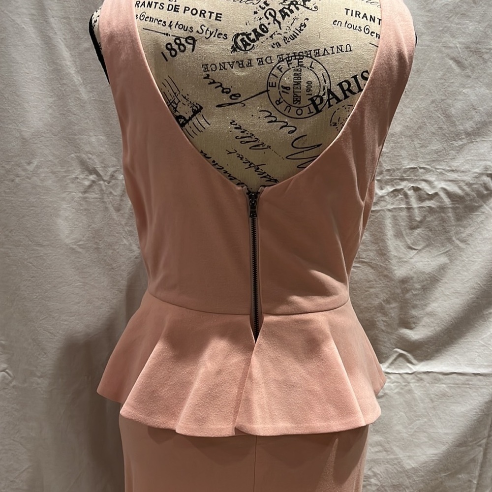 Alice + Olivia pale pink sleeveless, peplum dress. - Picture 6 of 10